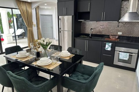 Chalet de 4 dormitorios en Sattahip, Tailandia № 115287 - foto 6