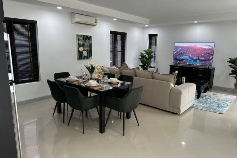 Chalet de 4 dormitorios en Sattahip, Tailandia № 115287 - foto 5
