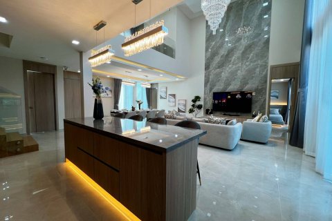 Villa in Bang Lamung, Thailand 5 bedrooms № 222659 - photo 12