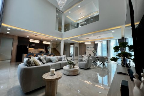 Villa in Bang Lamung, Thailand 5 bedrooms № 222659 - photo 5
