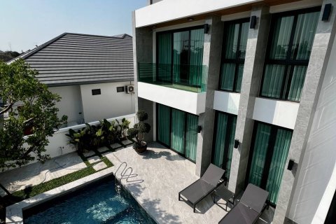 Villa in Bang Lamung, Thailand 5 bedrooms № 222659 - photo 2