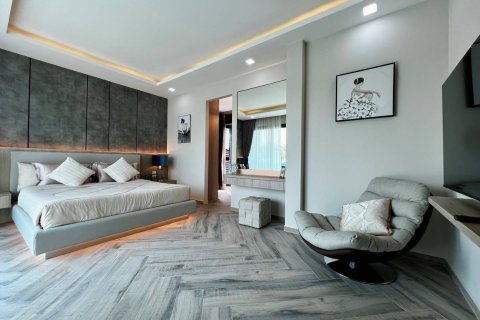 Villa in Bang Lamung, Thailand 5 bedrooms № 222659 - photo 25