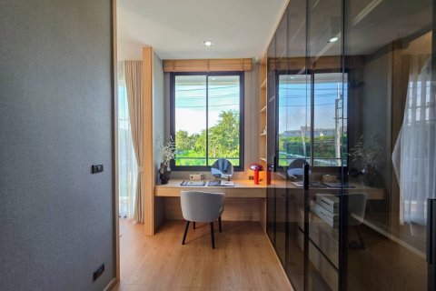 Villa in Bang Lamung, Thailand 4 bedrooms № 222716 - photo 11