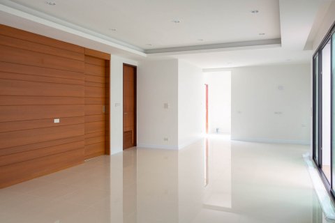 Haus in Bangkok, Thailand 3 Schlafzimmer № 143568 - Foto 2