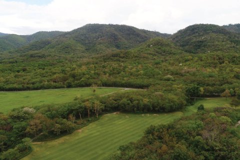 Casa de 6 dormitorios en Prachinburi, Tailandia № 180396 - foto 15