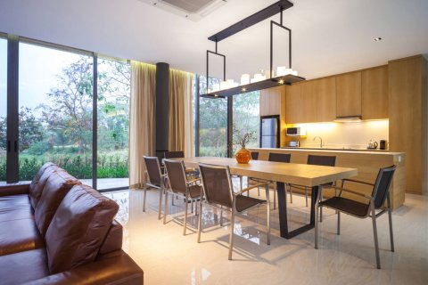 Casa de 6 dormitorios en Prachinburi, Tailandia № 180396 - foto 8