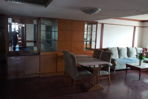 Condominio de 2 dormitorios en Khlong Toei, Bangkok, Tailandia № 200674 - foto 2