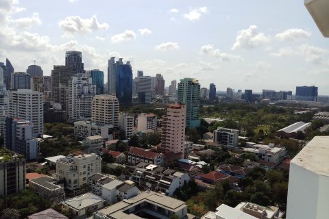 Condominio de 2 dormitorios en Khlong Toei, Bangkok, Tailandia № 200674 - foto 8