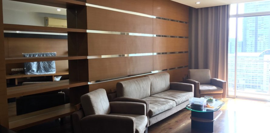 Condo in Watthana, Bangkok, Thailand, 3 bedrooms  № 200678