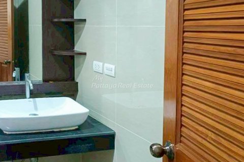 Casa de 3 dormitorios en Bang Lamung, Tailandia № 171467 - foto 11