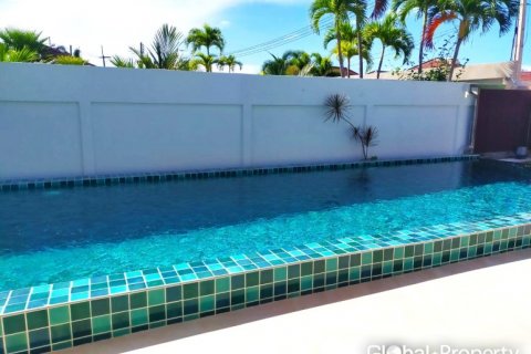 Casa de 3 dormitorios en Pattaya, Tailandia № 113622 - foto 27