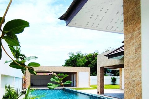 Casa de 3 dormitorios en Pattaya, Tailandia № 113622 - foto 5