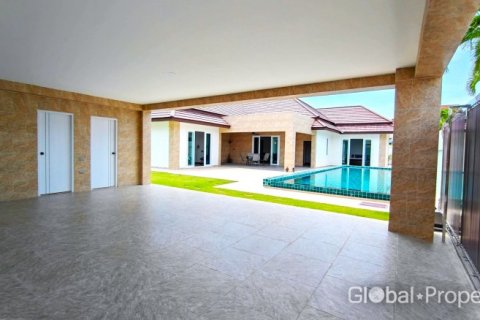 Casa de 3 dormitorios en Pattaya, Tailandia № 113622 - foto 4