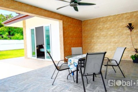 Casa de 3 dormitorios en Pattaya, Tailandia № 113622 - foto 3
