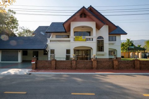 Casa de 4 dormitorios en Chiang Mai, Tailandia № 155369