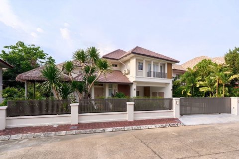 Casa de 4 dormitorios en Chiang Mai, Tailandia № 155367