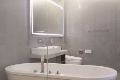 Condo à Sathon, Bangkok, Thaïlande, 2 chambres № 47592 - photo 11