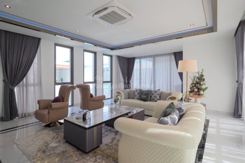 House in Bang Lamung, Thailand 6 bedrooms № 74223 - photo 12