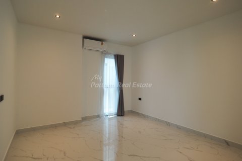 House in Bang Lamung, Thailand 6 bedrooms № 74223 - photo 15