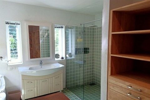 Chalet de 4 dormitorios en Phuket, Tailandia № 156396 - foto 11