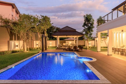 Villa in Chiang Mai, Thailand 5 bedrooms № 175538 - photo 19