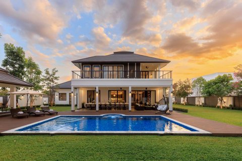 Villa in Chiang Mai, Thailand 5 bedrooms № 175538 - photo 2
