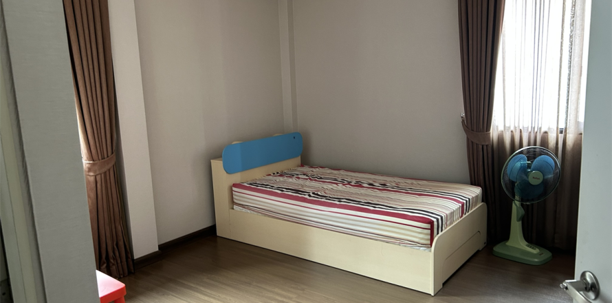 Haus in Bangkok, Thailand 4 Schlafzimmer № 189286