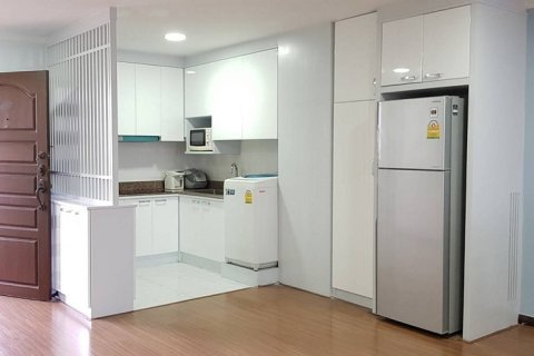 Condominio de 2 dormitorios en Ratchathewi, Bangkok, Tailandia № 200707 - foto 16