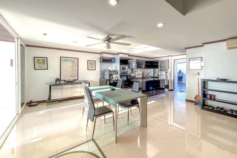 Condominio de 3 dormitorios en Pattaya, Tailandia № 153774 - foto 5