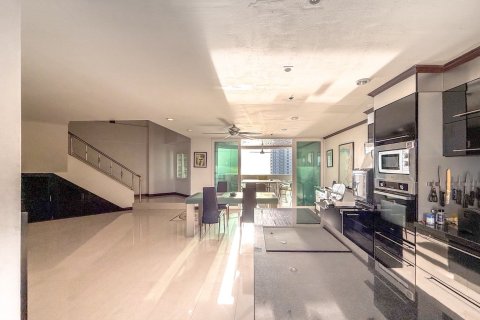 Condominio de 3 dormitorios en Pattaya, Tailandia № 153774 - foto 4