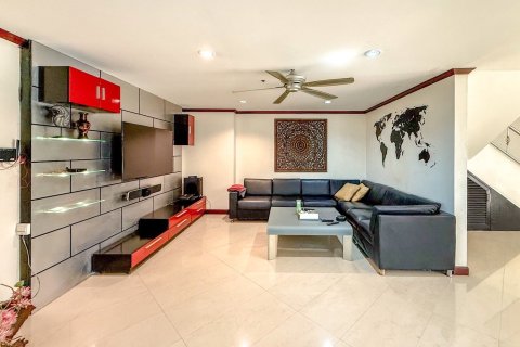 Condominio de 3 dormitorios en Pattaya, Tailandia № 153774 - foto 6