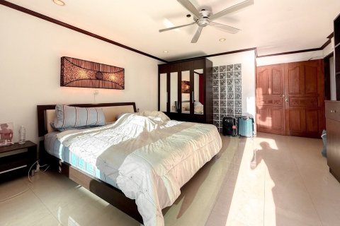 Condominio de 3 dormitorios en Pattaya, Tailandia № 153774 - foto 16