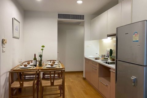 Condominio de 2 dormitorios en Phra Khanong, Bangkok, Tailandia № 47755 - foto 2