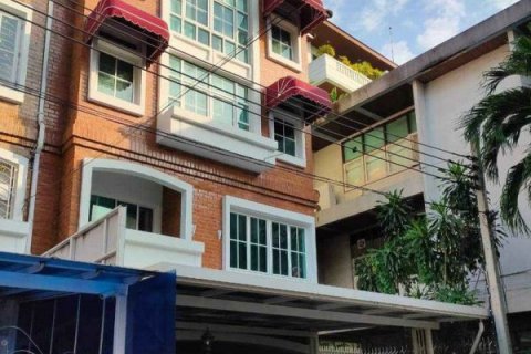 Reihenhaus in Bangkok, Thailand 4 Schlafzimmer № 65578