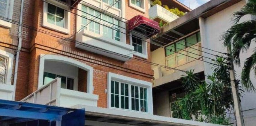 Adosado de 4 dormitorios en Bangkok, Tailandia № 65578