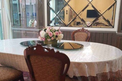 Adosado de 4 dormitorios en Bangkok, Tailandia № 65578 - foto 4