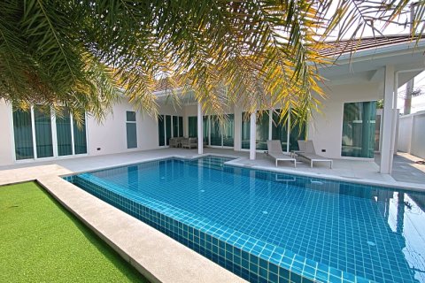 Chalet de 3 dormitorios en Hua Hin, Tailandia № 205674 - foto 7