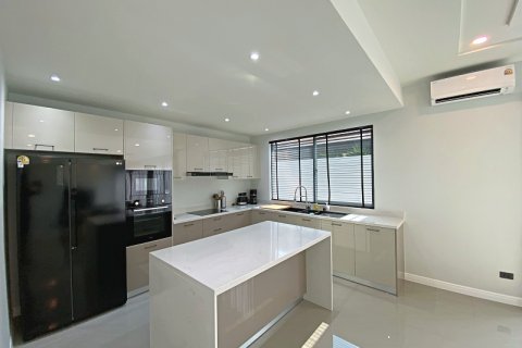 Chalet de 3 dormitorios en Hua Hin, Tailandia № 205674 - foto 12