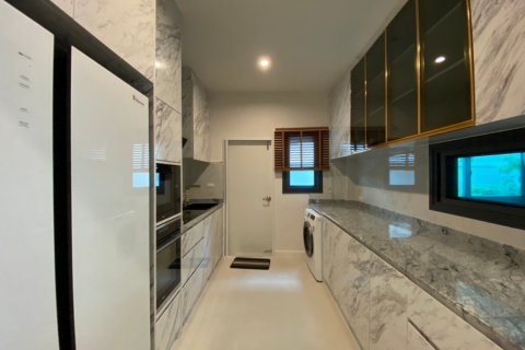Chalet de 4 dormitorios en Hua Hin, Tailandia № 205678 - foto 9