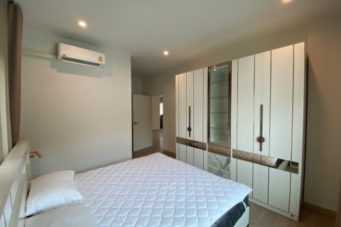 Chalet de 4 dormitorios en Hua Hin, Tailandia № 205678 - foto 22