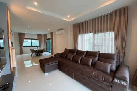 Chalet de 4 dormitorios en Hua Hin, Tailandia № 205678 - foto 5