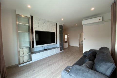 Chalet de 4 dormitorios en Hua Hin, Tailandia № 205678 - foto 15