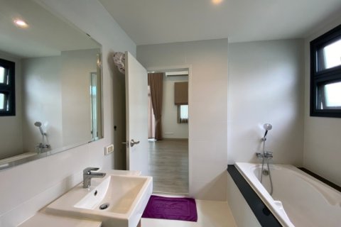 Chalet de 4 dormitorios en Hua Hin, Tailandia № 205678 - foto 20