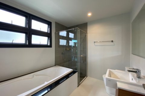 Chalet de 4 dormitorios en Hua Hin, Tailandia № 205678 - foto 21