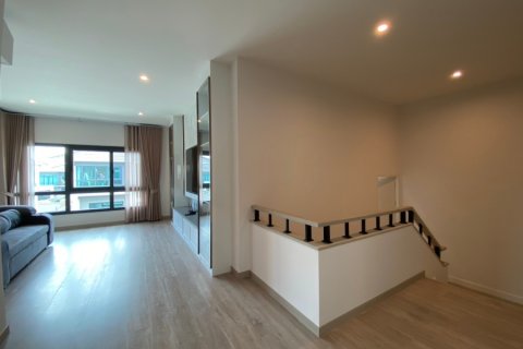Chalet de 4 dormitorios en Hua Hin, Tailandia № 205678 - foto 13