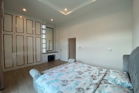 Chalet de 4 dormitorios en Hua Hin, Tailandia № 205678 - foto 18