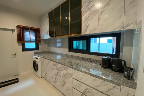 Chalet de 4 dormitorios en Hua Hin, Tailandia № 205678 - foto 10