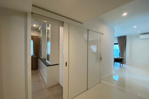 Chalet de 4 dormitorios en Hua Hin, Tailandia № 205678 - foto 19