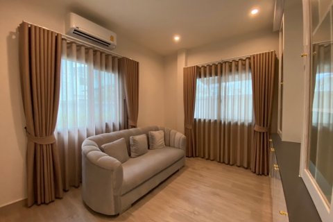 Chalet de 4 dormitorios en Hua Hin, Tailandia № 205678 - foto 28