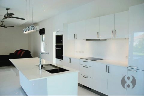Chalet de 3 dormitorios en Hua Hin, Tailandia № 205676 - foto 9